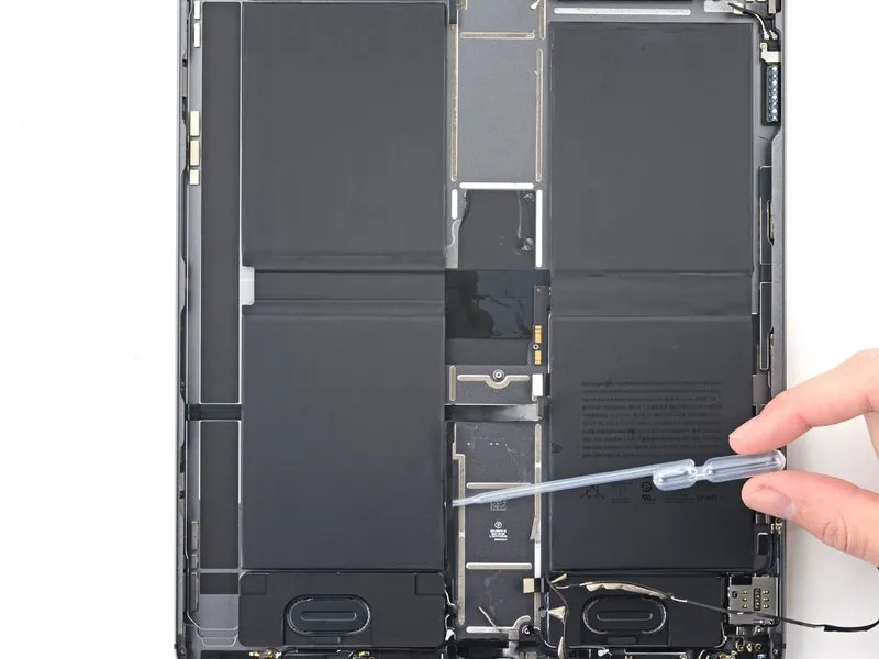 Как поменять батарею в iPad Pro 12.9" 5-го поколения: пошаговая инструкция
