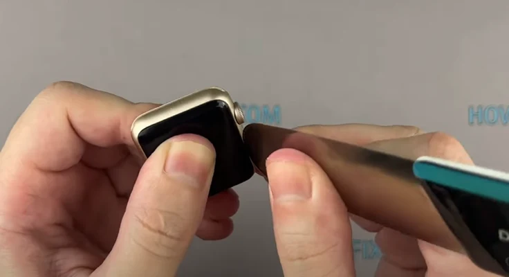 Замена батареи Apple Watch 1 шаг 2