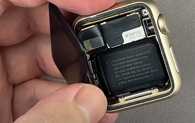 Замена батареи Apple Watch 1 шаг 3