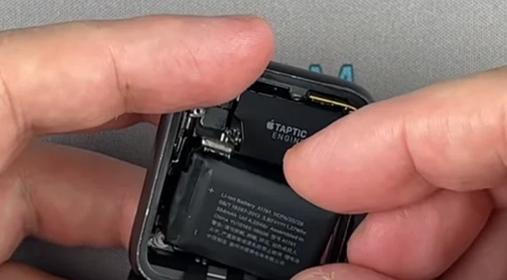 Замена батареи Apple Watch 2 Шаг 7-2