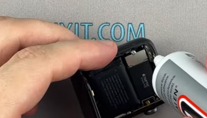 Замена батареи Apple Watch 2 Шаг 9