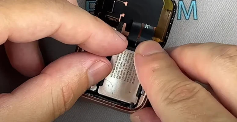 Замена батареи Apple Watch 6 шаг 9-2
