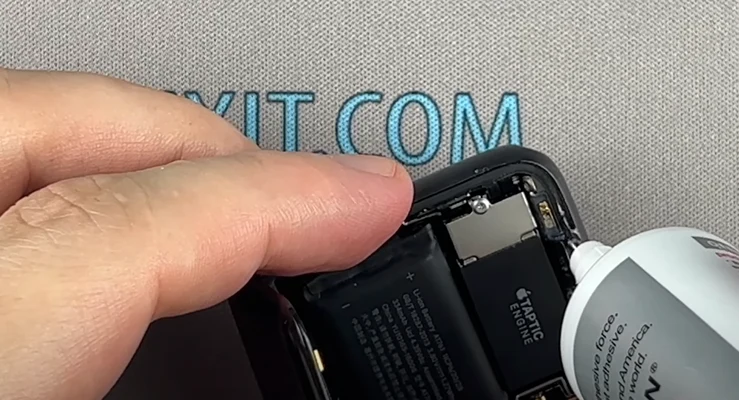 Замена экрана Apple Watch 2 шаг 9