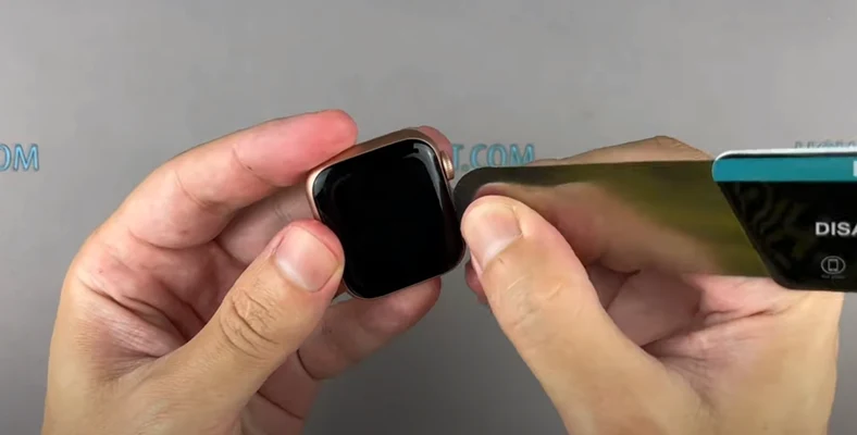 Замена экрана Apple Watch 6 Шаг 3