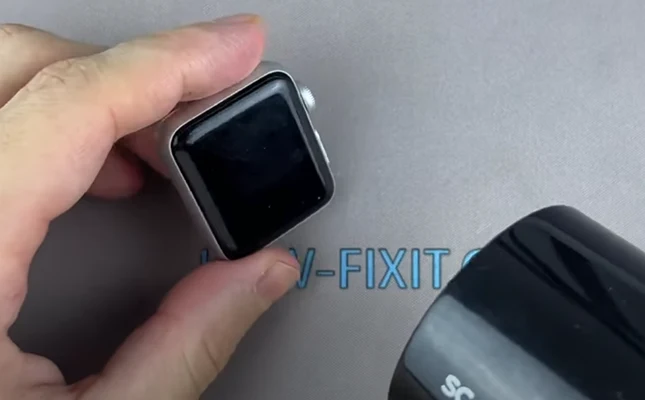Apple Watch 3 замена батареи Шаг 2