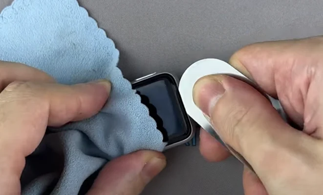 Apple Watch 3 замена экрана Шаг 2