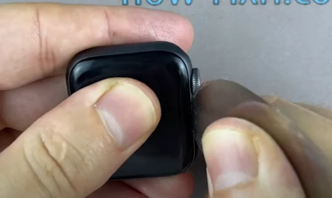 Apple Watch 4 замена вибромотора Шаг 2