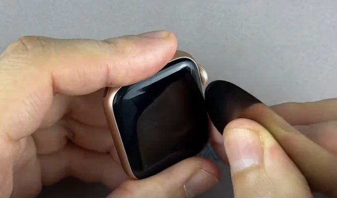 Apple Watch 5 замена батареи Шаг 2