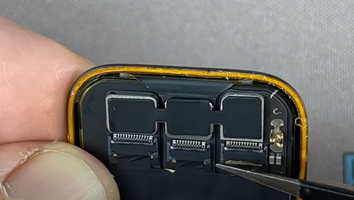 Apple Watch 5 замена батареи Шаг 4