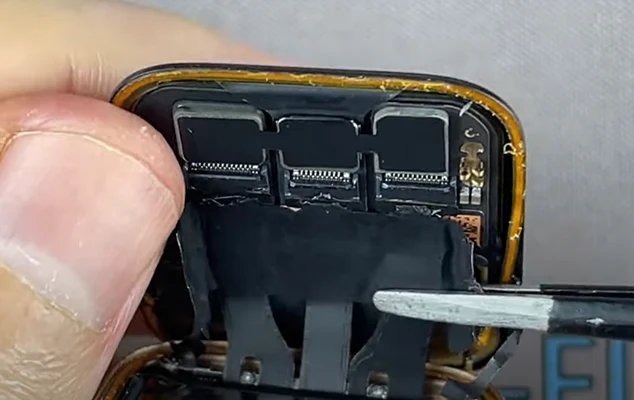 Apple Watch 5 замена батареи Шаг 5