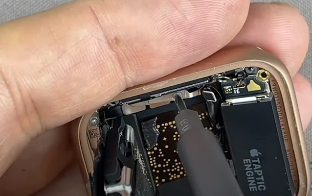 Apple Watch 5 замена батареи Шаг 7