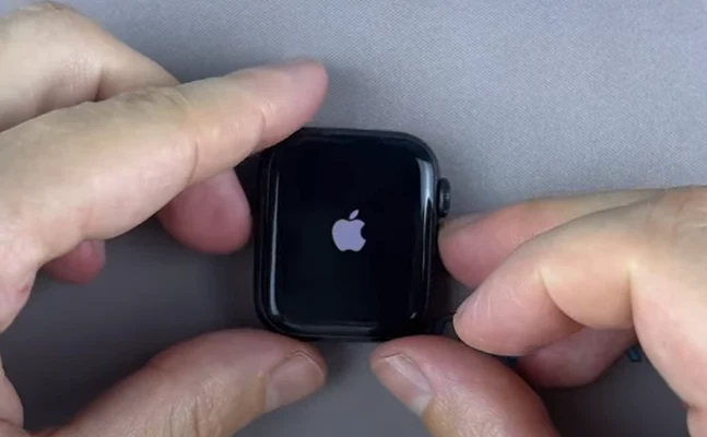 Apple Watch 5 замена мат платы Шаг 17