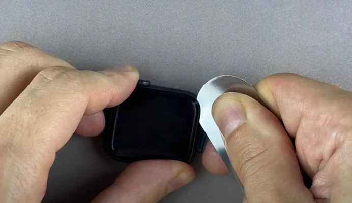 Apple Watch 5 замена мат платы Шаг 2