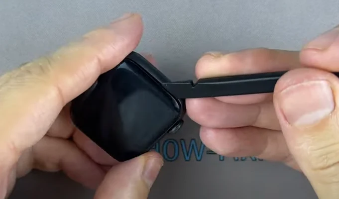 Apple Watch 5 замена мат платы Шаг 3