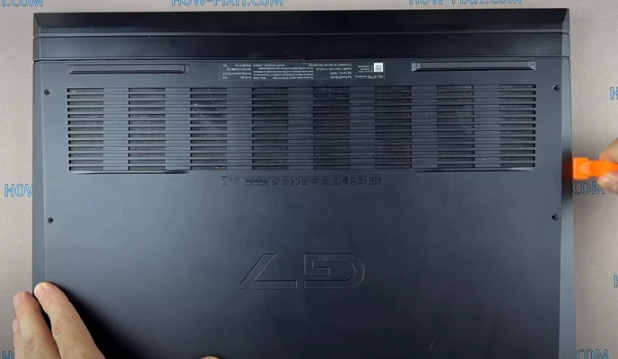 Dell G7 7700 Очистка Шаг 2