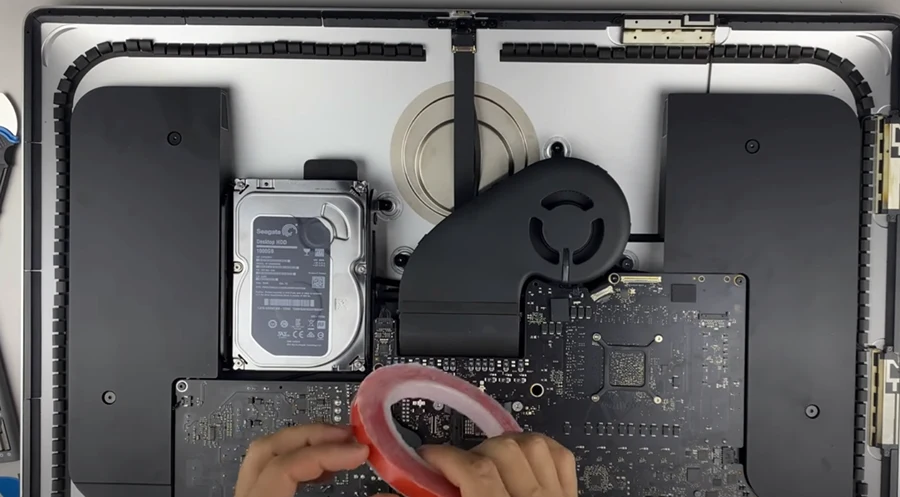 iMac A1419 Замена жесткого диска Шаг 10