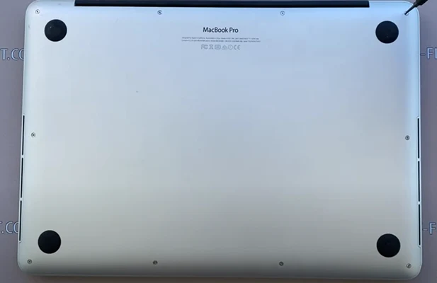 MacBook Pro 13 A1502 Замена экрана Шаг 1