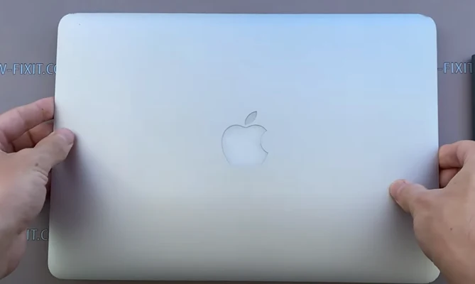 MacBook Pro 13 Очистка Шаг 9