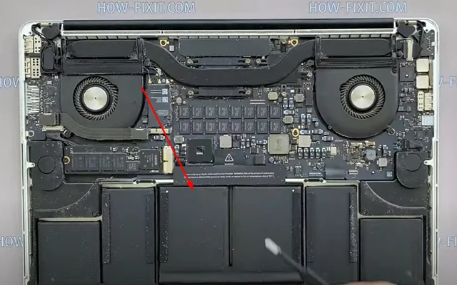 MacBook Pro 15 Замена вентилятора Шаг 2