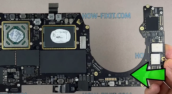 MacBook Pro 16 2019 Замена матплаты Шаг 6