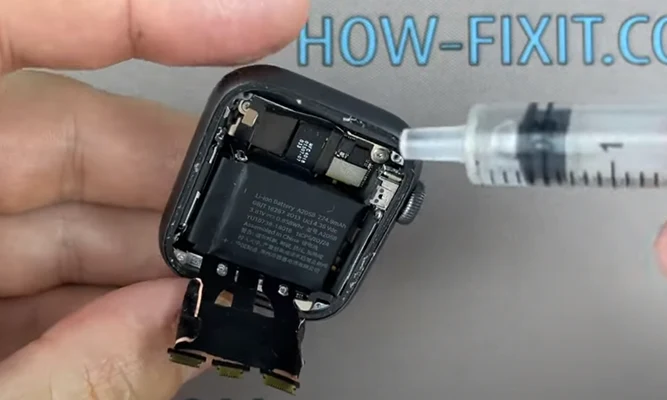 Замена батареи Apple Watch 4 Шаг 6
