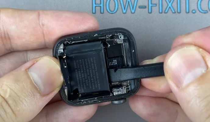 Замена батареи Apple Watch 4 Шаг 7