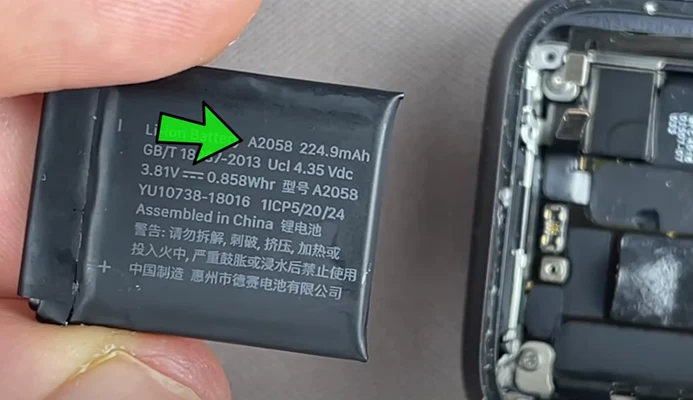 Замена батареи Apple Watch 4 Шаг 9