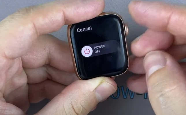 Замена батареи Apple Watch SE Шаг 1