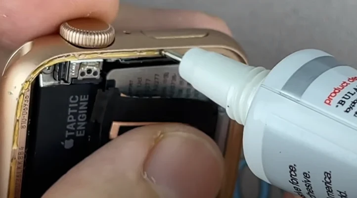 Замена батареи Apple Watch SE Шаг 12
