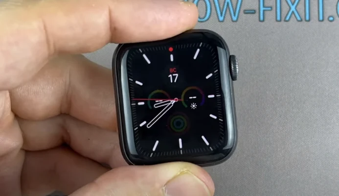 Замена динамика в Apple Watch 4 Шаг 10