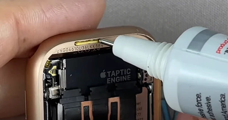 Замена вибромотора Apple Watch SE Шаг 15