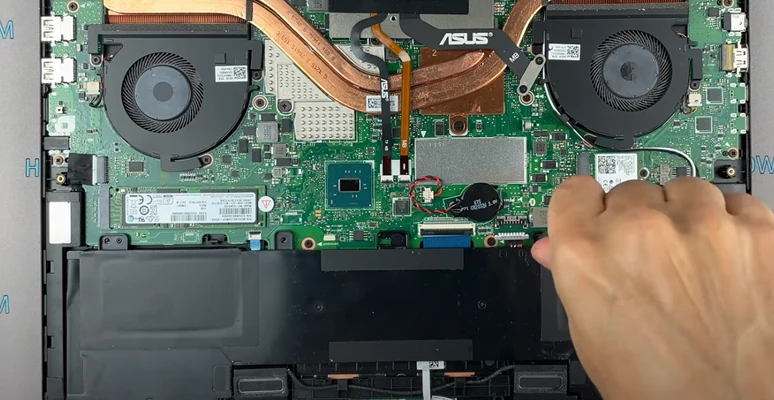 Замена батареи Asus ZenBook Pro UX550VE Шаг 6