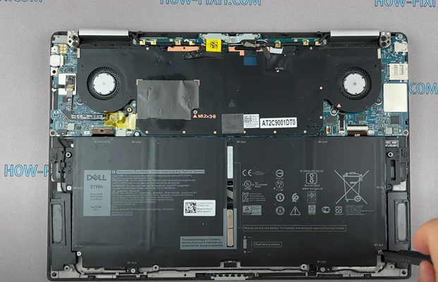 Замена батареи Dell XPS 13 7390 Шаг 4