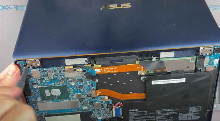 Замена крышки Asus ZenBook UX390U Шаг 6